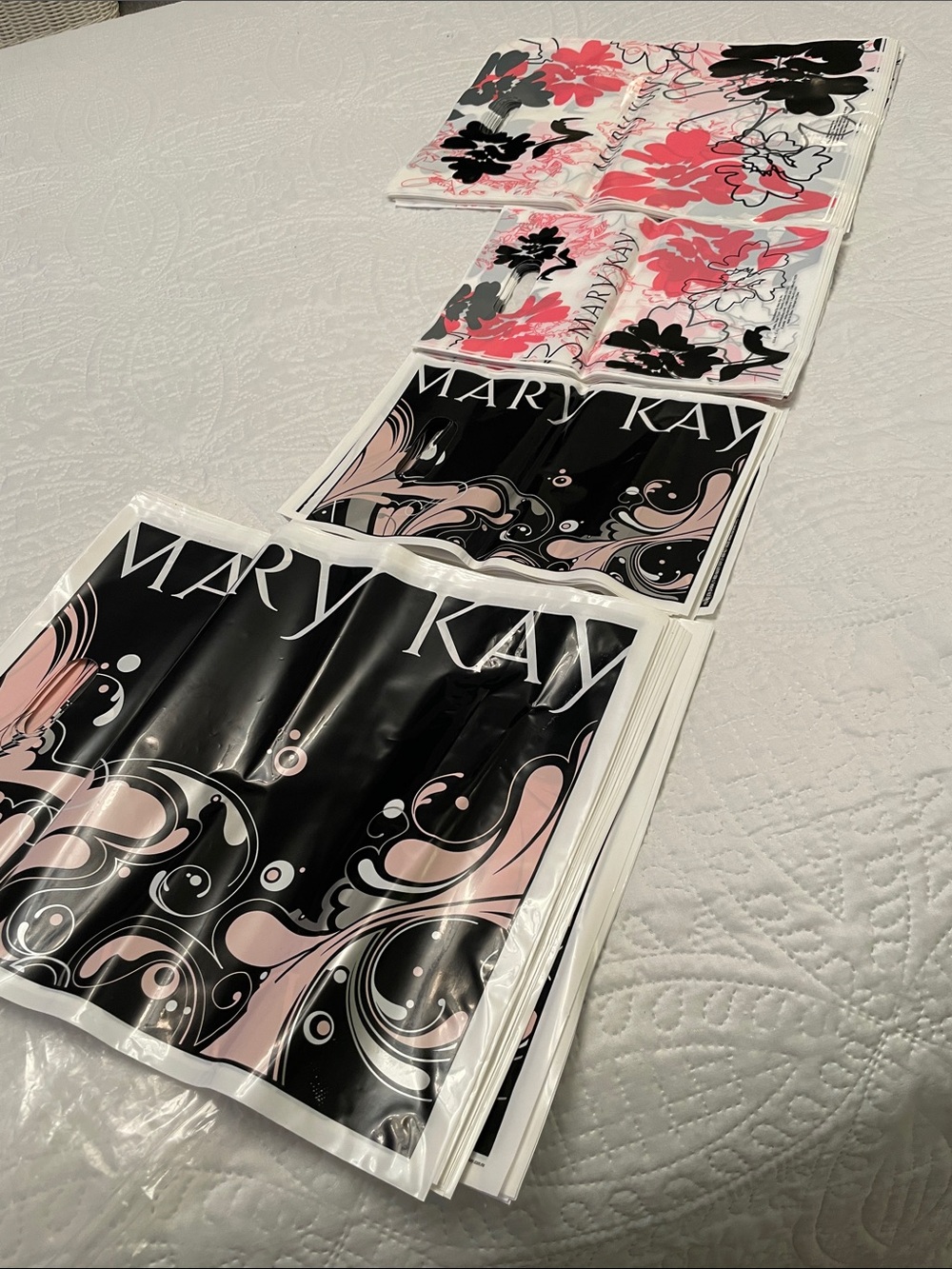 New Lot of 136 MARY KAY Plastic Shopping Bags for Independent Consultants - Picture 5 of 5